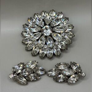 Vintage Weiss Large Round Convertible Brooch & Cluster Clip Earrings Clear